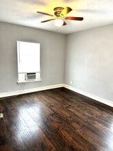 1705 Whiting Dr in Corpus Christi, TX - Foto de edificio - Building Photo