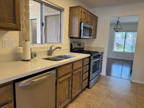 10065 Hemet Dr in Las Vegas, NV - Building Photo - Building Photo