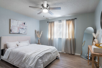 Overlook Apartments in El Paso, TX - Building Photo - Interior Photo