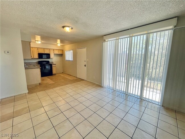 3330 Cambridge St in Las Vegas, NV - Foto de edificio - Building Photo