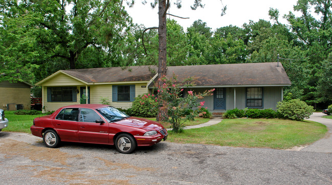 1606 Carolewood Ct in Tallahassee, FL - Foto de edificio - Building Photo