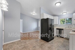 1470 Whirlaway Dr in Florissant, MO - Building Photo