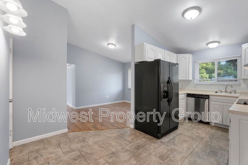 1470 Whirlaway Dr in Florissant, MO - Building Photo