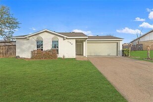 1100 Brush Creek Dr in Richardson, TX - Building Photo