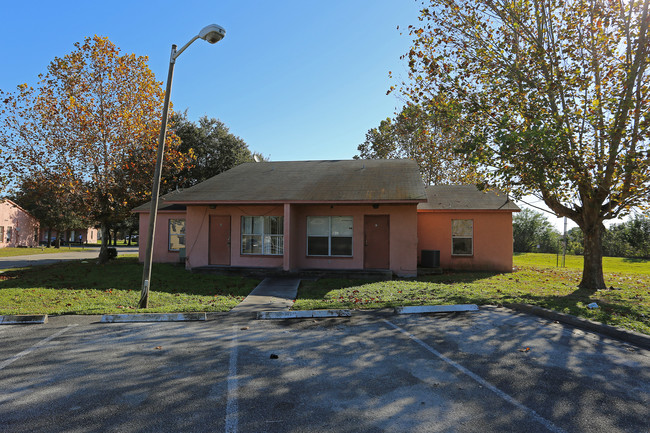 Doveland Villas Apartments in Pahokee, FL - Building Photo - Building Photo