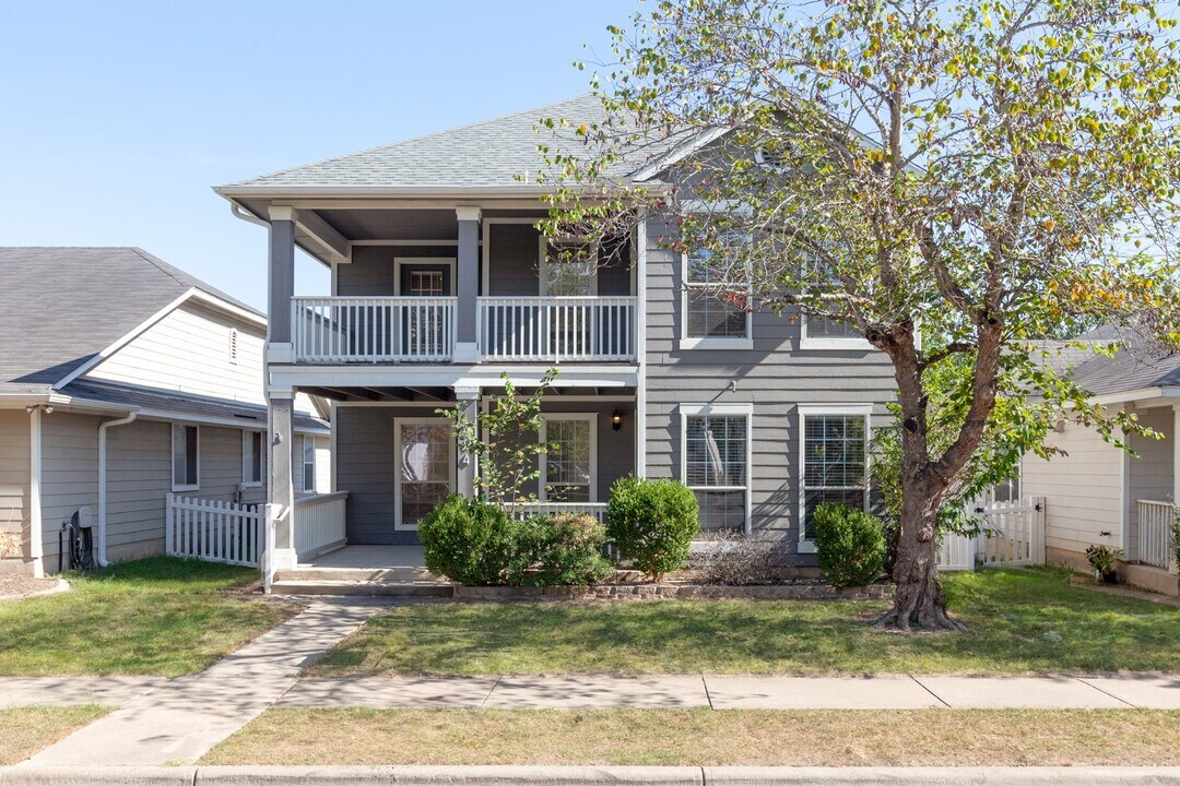 494 Sampson in Kyle, TX - Building Photo