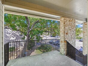 10616 Mellow Ln in Austin, TX - Building Photo - Building Photo