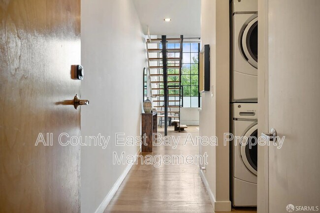 1018 4th Ave in Oakland, CA - Building Photo - Building Photo