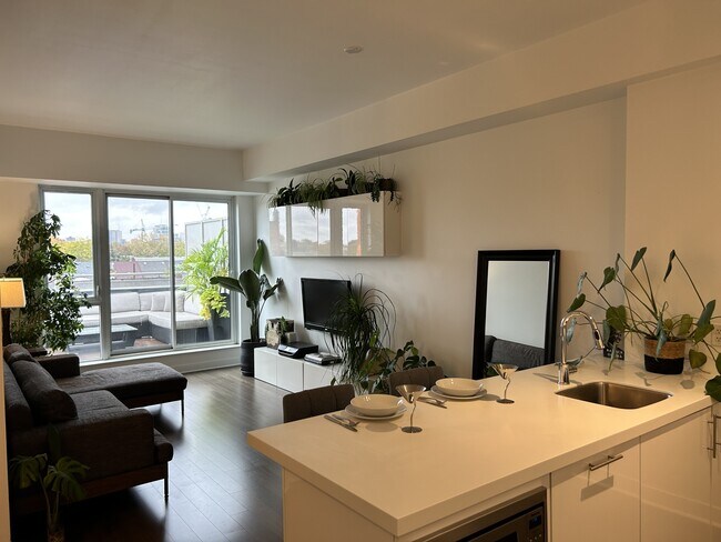 156 Portland St in Toronto, ON - Building Photo - Building Photo