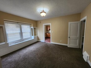 1306 E 134th St in East Cleveland, OH - Building Photo - Building Photo