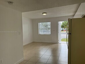 2401 Van Buren St in Hollywood, FL - Building Photo - Building Photo