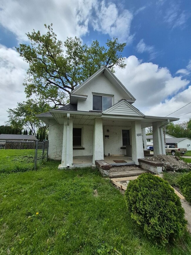 property at 1001 S Hinshaw Ave