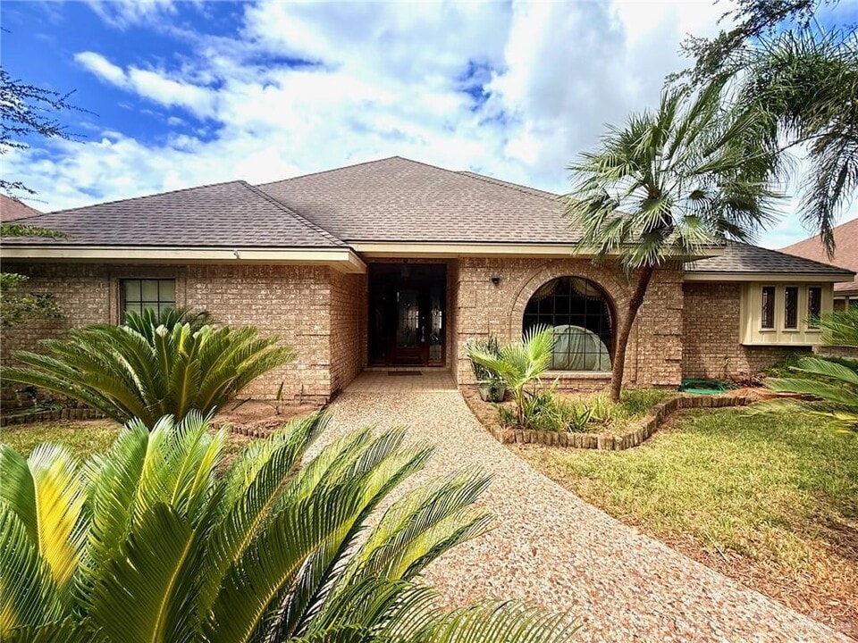 5 N "E" St in McAllen, TX - Building Photo