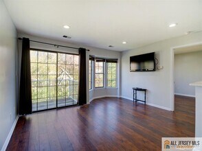 105 Longfield Ct in East Brunswick, NJ - Building Photo - Building Photo