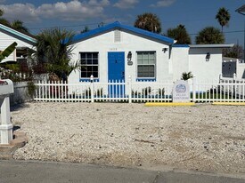 13115 3rd St E, Unit 1A in Madeira Beach, FL - Building Photo