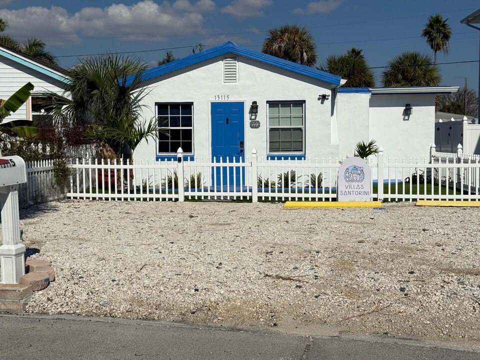 13115 3rd St E, Unit 1A in Madeira Beach, FL - Building Photo