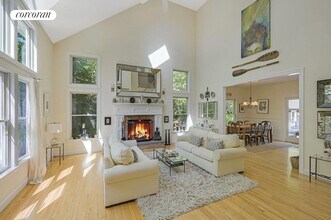 3 Hollow Tree Ln in East Hampton, NY - Building Photo - Building Photo