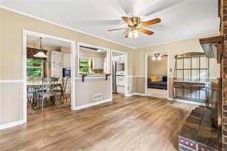 824 Hickory Ridge Rd SW in Lilburn, GA - Building Photo - Building Photo