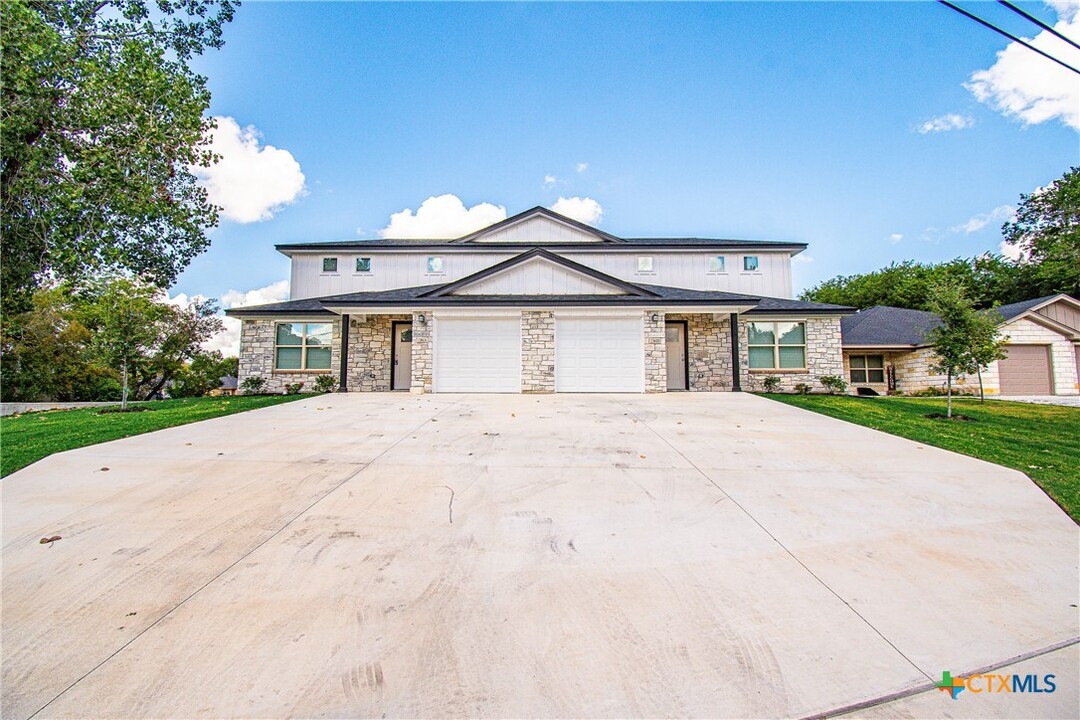 2361 S Wall St in Belton, TX - Building Photo