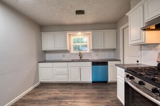 2828 SW 83rd St in Oklahoma City, OK - Building Photo - Building Photo