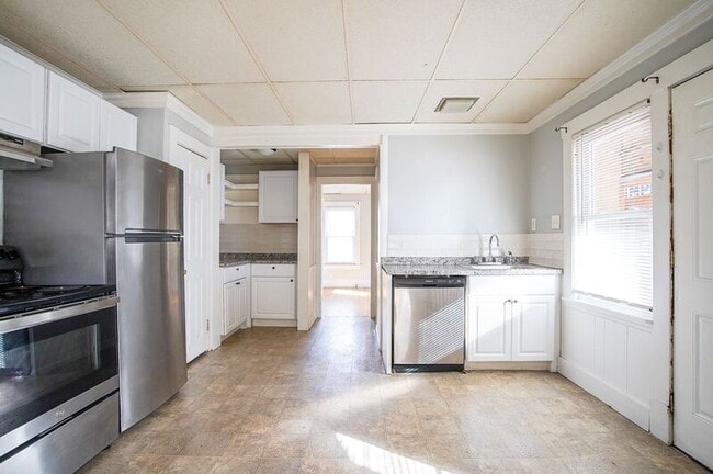 341 Hampden St in Chicopee, MA - Building Photo - Building Photo