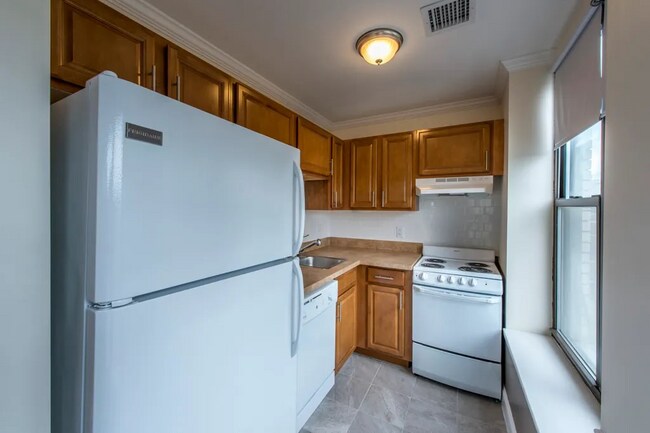 1126 Boylston St, Unit 304 in Boston, MA - Building Photo - Building Photo