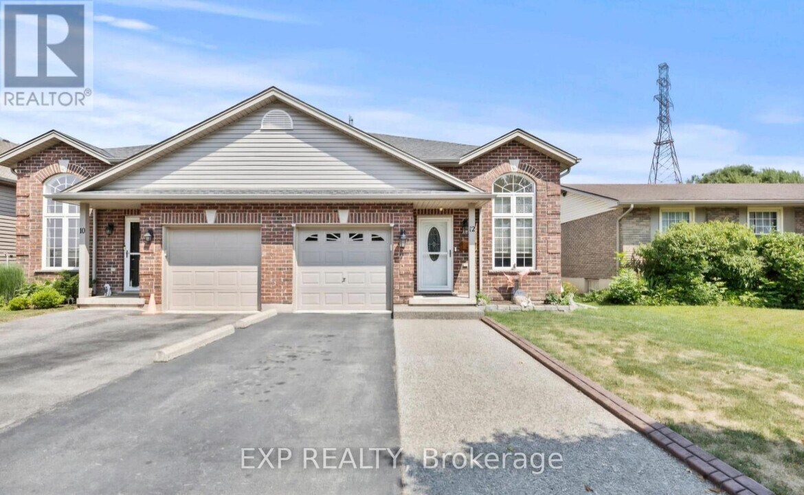 12 Vanier Dr in Welland, ON - Building Photo