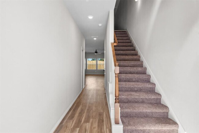 212 W Lewis St in Conroe, TX - Building Photo - Building Photo