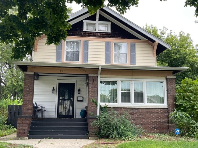 property at 307 N London Ave