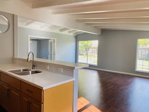 4738 Central Ave in Fremont, CA - Foto de edificio - Building Photo