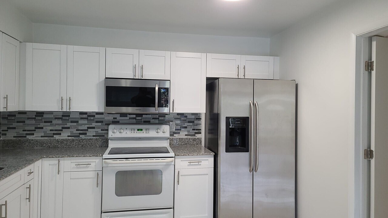 718-720-720 SW 7th St in Hallandale Beach, FL - Building Photo
