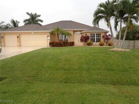 2830 SW 35th Ln in Cape Coral, FL - Building Photo