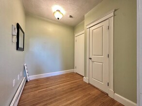 1669 Commonwealth Ave, Unit 18 in Boston, MA - Foto de edificio - Building Photo