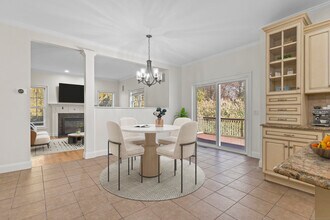 5 Two Mile Hill Rd in Waterford, CT - Building Photo - Building Photo