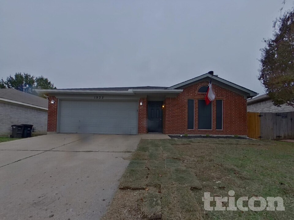 1932 Cedar Tree Dr in Fort Worth, TX - Building Photo