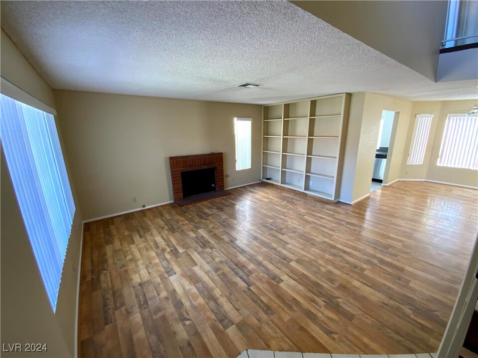 8657 Caribbean Ct in Las Vegas, NV - Building Photo