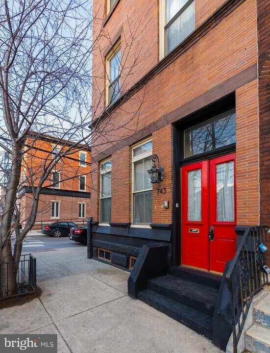 743 N 17th St in Philadelphia, PA - Building Photo