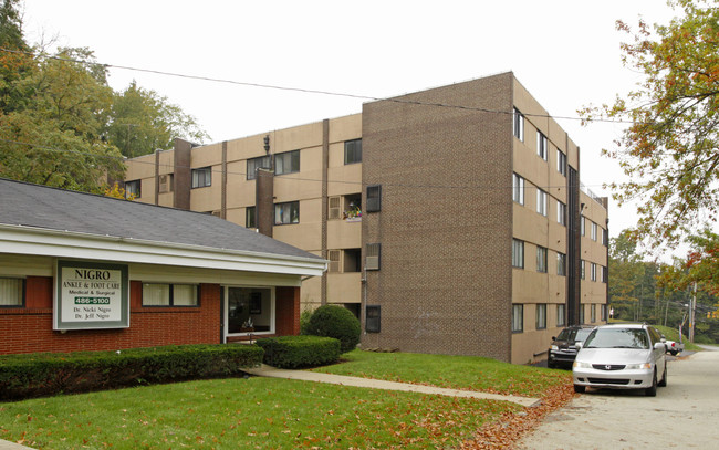 Eden Roc in Glenshaw, PA - Foto de edificio - Building Photo