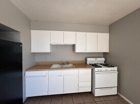 10016 N 14th St in Phoenix, AZ - Building Photo