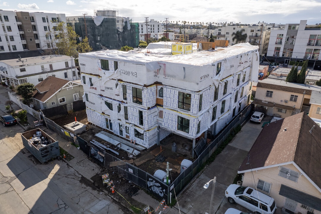 McDaniel House in Los Angeles, CA - Building Photo