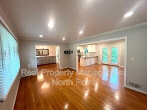 2301 Echo Hills Cir NE in Atlanta, GA - Foto de edificio - Building Photo