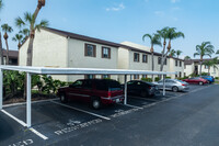 Peppertree Lake Condominiums in St. Petersburg, FL - Building Photo - Building Photo