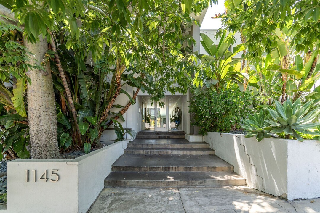 1145 Larrabee St in West Hollywood, CA - Building Photo