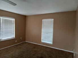 102 Edwards Apt 27 St in Del Rio, TX - Building Photo - Building Photo