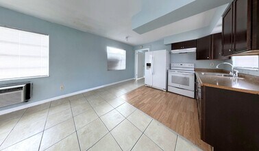 215 N Wild Olive Ave in Daytona Beach, FL - Building Photo - Building Photo