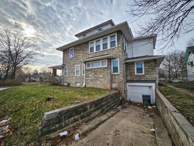 4830 E Washington St-Unit -Unit 2 in Indianapolis, IN - Building Photo - Building Photo
