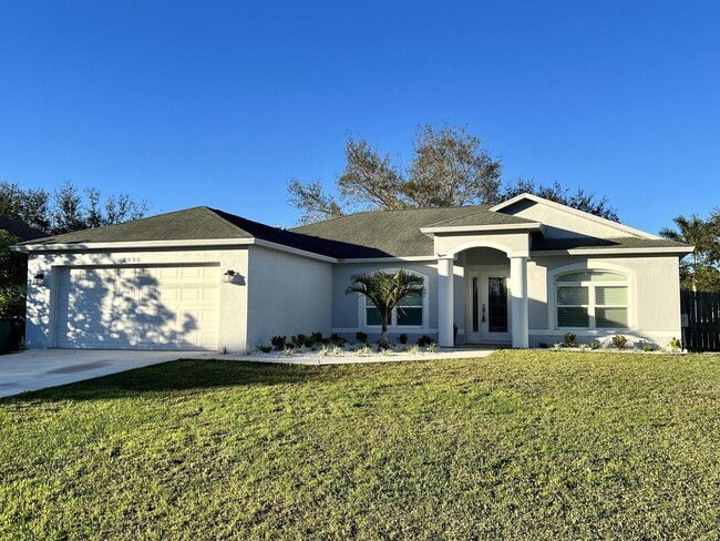 2055 SW Bellevue Ave in Port St. Lucie, FL - Building Photo - Building Photo