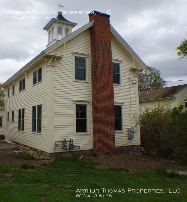4 Grand St-Unit -Unit C in Somersworth, NH - Building Photo - Building Photo