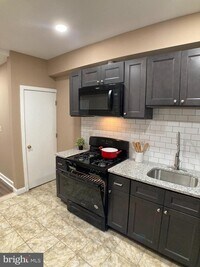 207 E Cambria St photo'