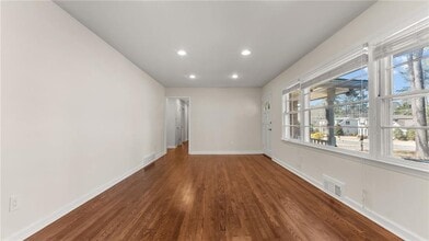 2038 S Akin Dr in Atlanta, GA - Building Photo - Building Photo